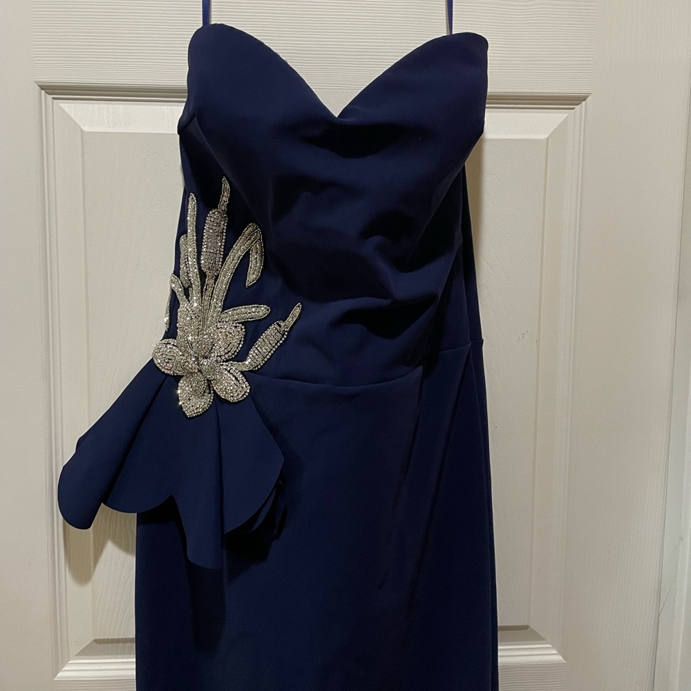 Chiara Boni La Petite Robe
Grenawa Gown - Picture 4 of 13